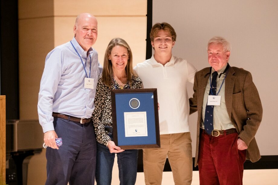 Group photo with award.